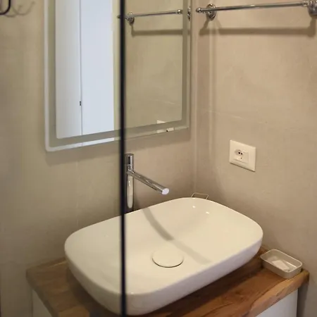 Old Olive تيرانا